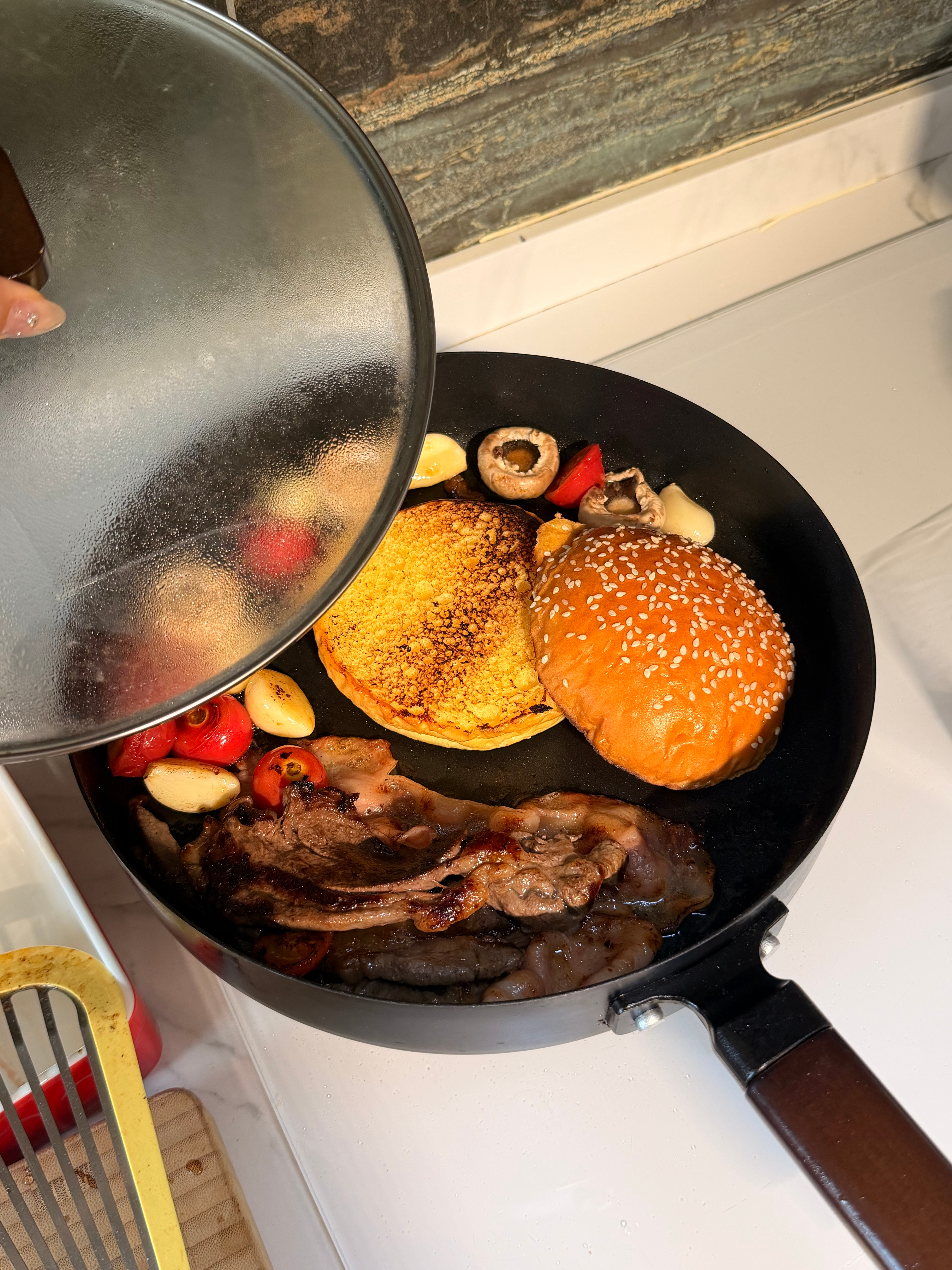 思家厨房 芝士牛肉汉堡🍔培根芝士汉堡🍔省时省力一锅出今天头脑发热在羽衣甘蓝里