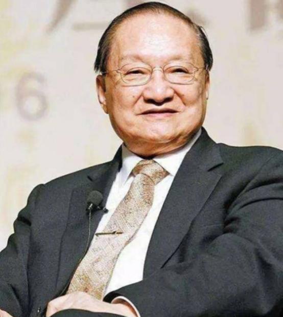 1963年，金庸嘲讽中国造原子弹:几枚袖珍原子弹，有何用处？还是多做几条裤子穿吧