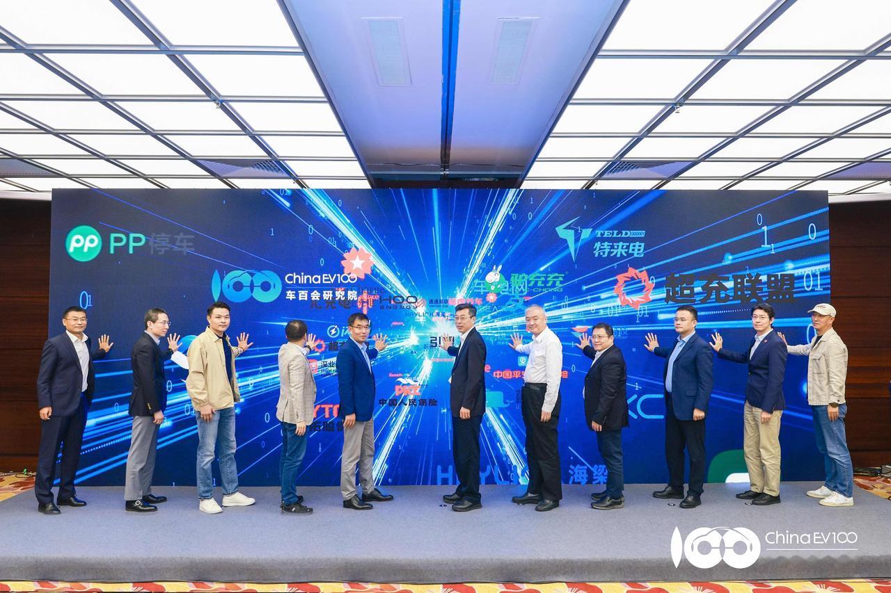 11月7日的自动驾驶出行生态论坛太有料了！《自动驾驶出行生态2025》报告一发布