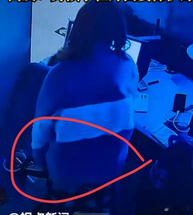 女子欲强奸猥亵网吧男，属于违反妇女意愿是犯罪吗？
近日，湖南一20多岁男子网吧打