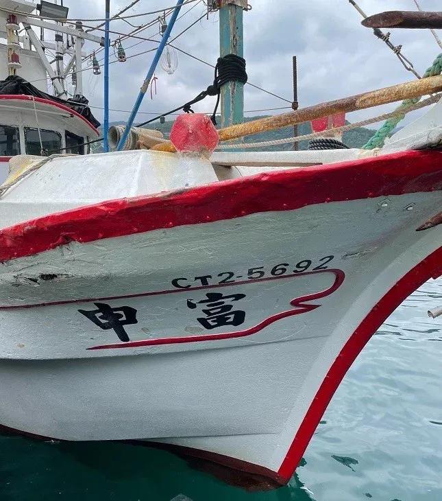 新加坡联合早报今天（7月29日）报道：“台湾一艘渔船疑似越界进入日本海域捕捞，被