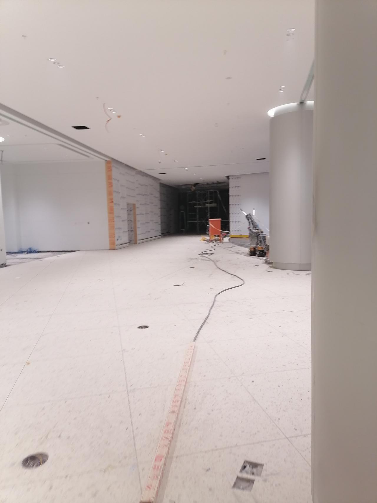 大家好，我是水电工星仔，出门打工一年，终于迎来回家倒计时，8天，再干八天就回家了