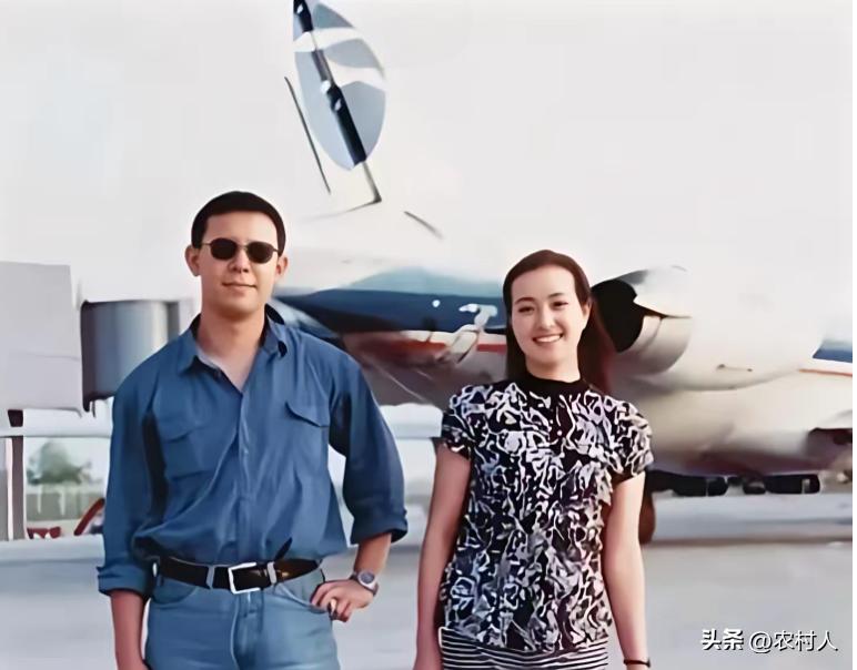 90年代，刘晓庆和姜文做过情侣。此时的两人都处于事业巅峰期，姜文刚拍完《大太监李