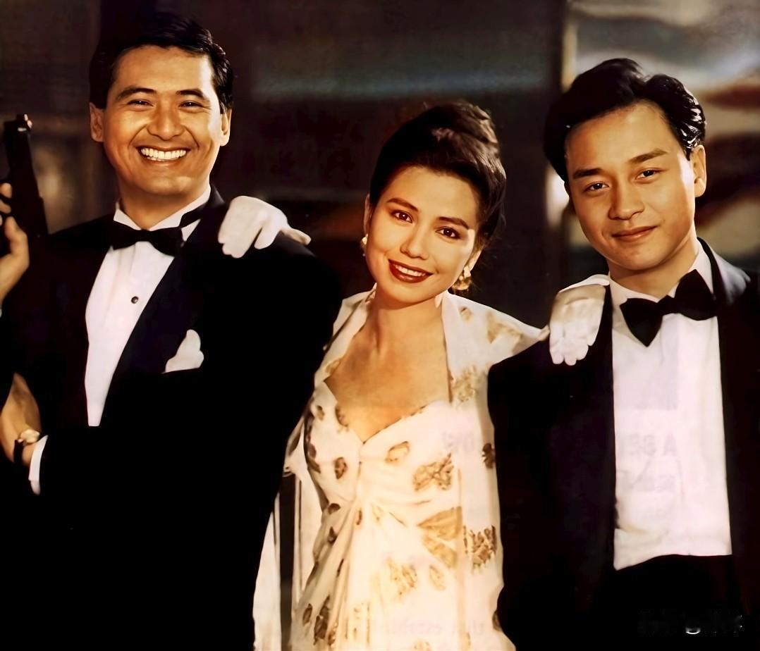 1991年经典港片《纵横四海》的传世剧照，周润发、钟楚红、张国荣三位顶级巨星同框