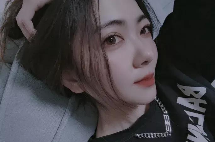 我和老公都是二婚，我家是农村的，老公是城中村的，是经过别人介绍认识后走到一起的，