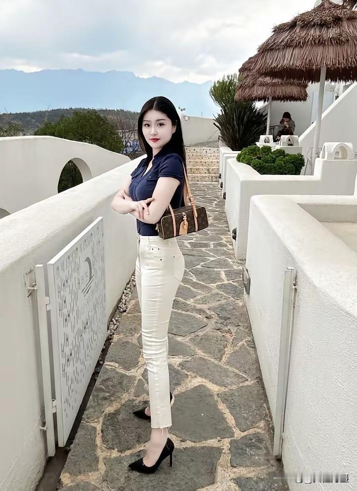 身材、体型标准，谁在乎有多少斤。