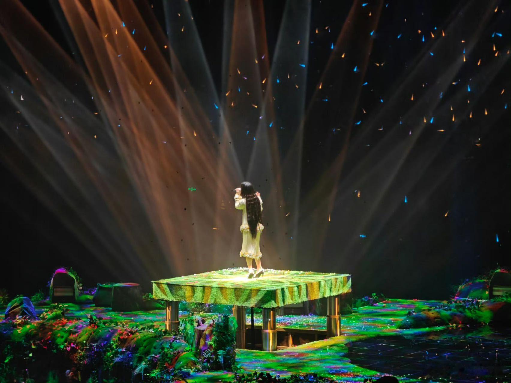 单依纯说恁真中 单依纯真的太懂入乡随俗了，来到郑州立马学着说本地方言，朴实又接地