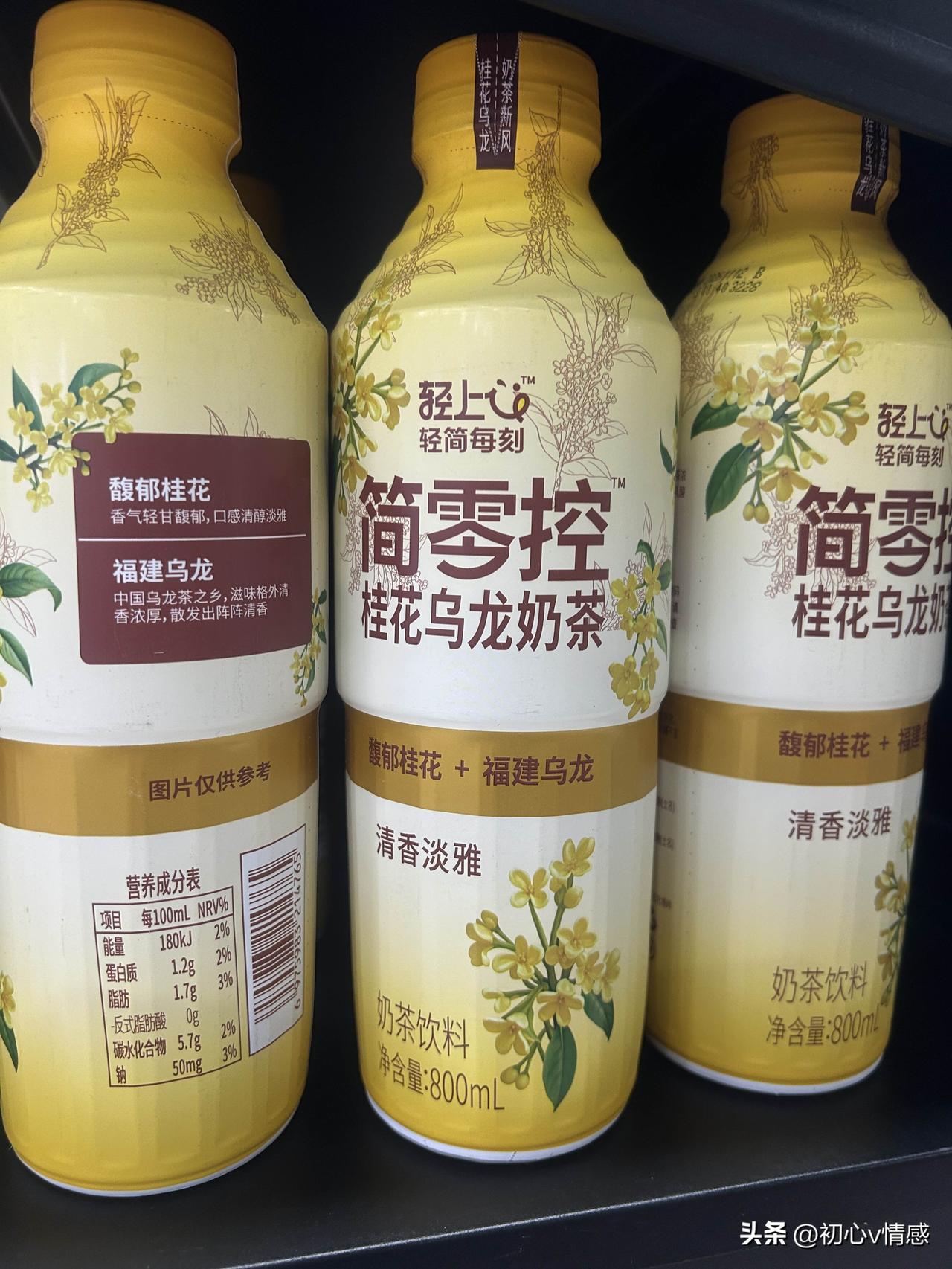 上联：冬去山明水秀，下联：请你来春临蝶戏蜂忙