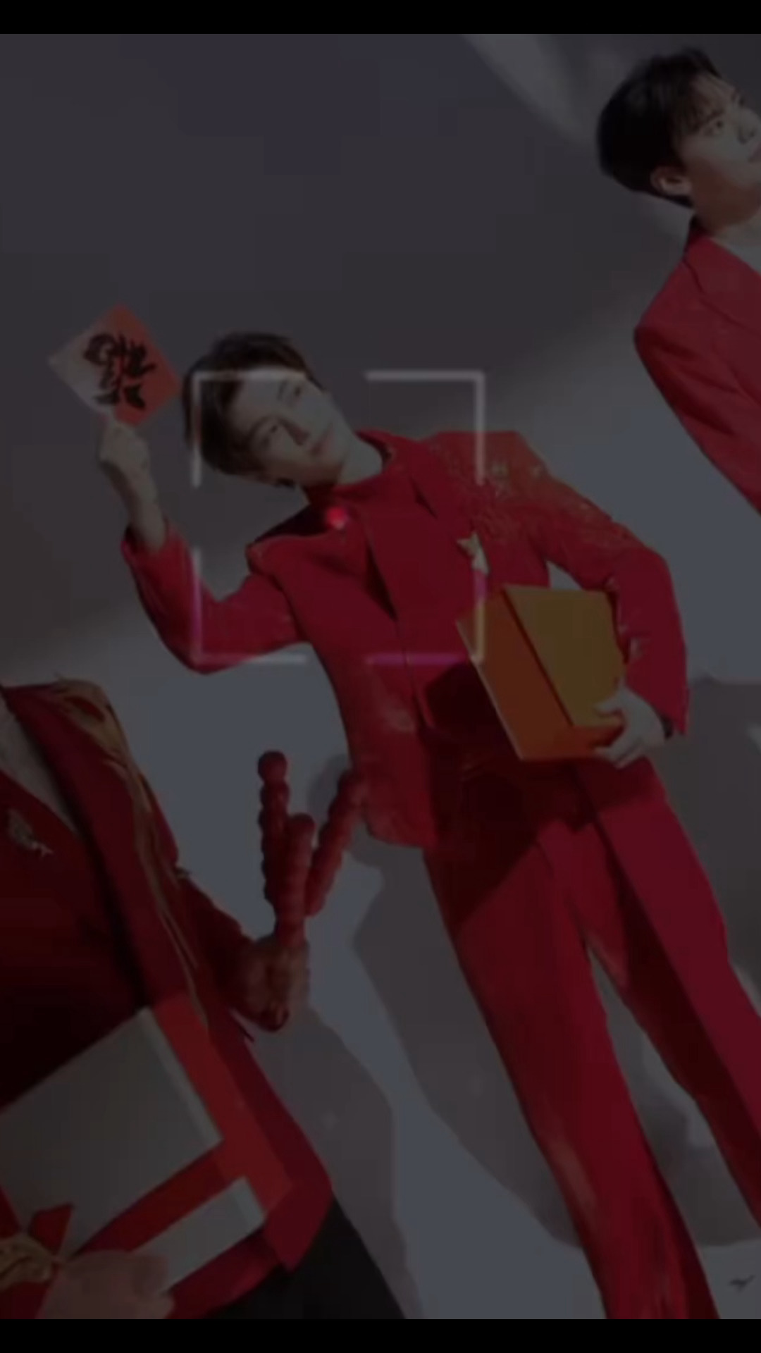 捡到了春晚海报的拍摄幕后，好多可可爱爱的小动作，表情管理也超棒！ 