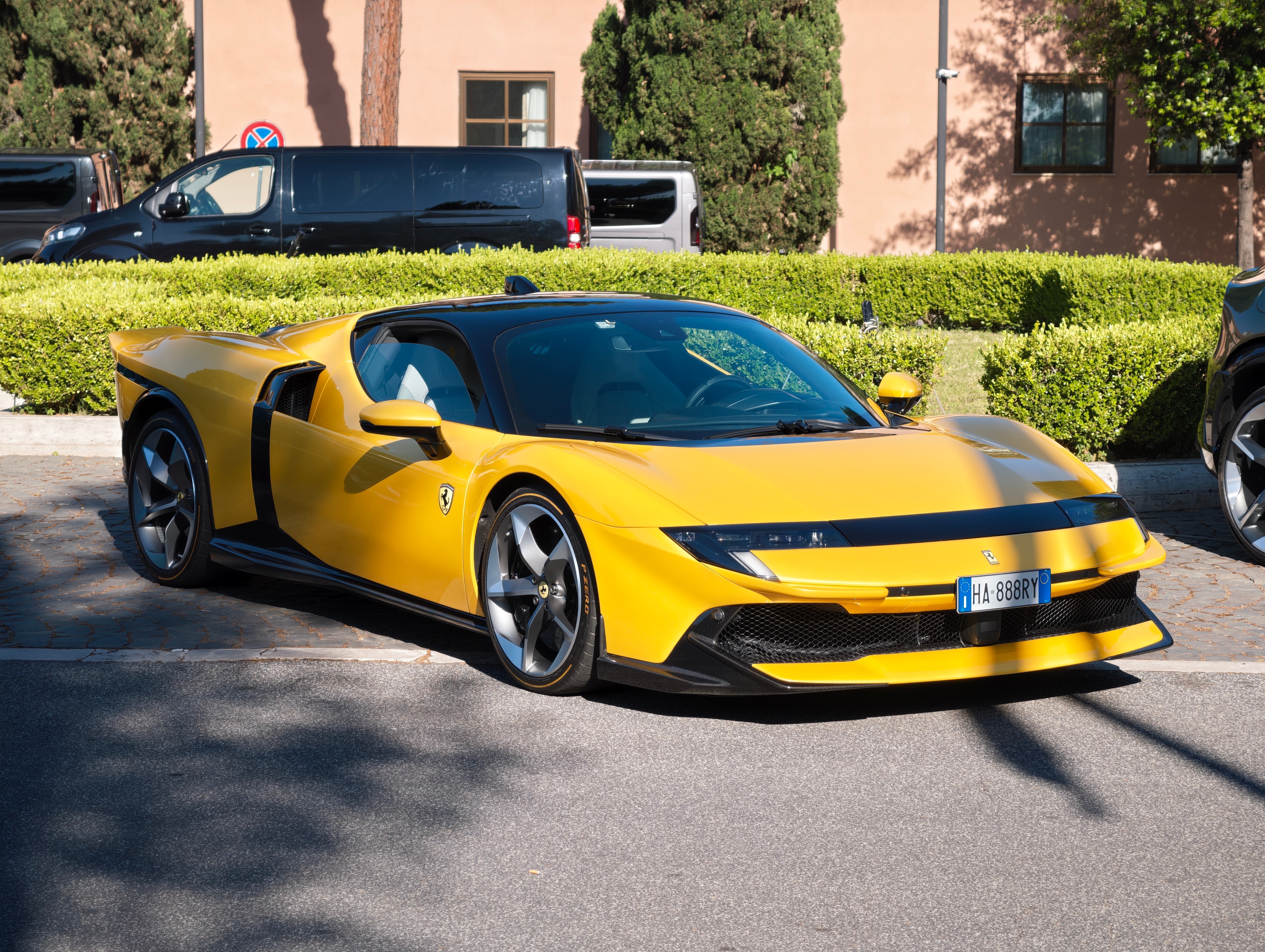 法拉利849 Testarossa，我看看车钥匙有没有在左前轮拱里藏着  意大利