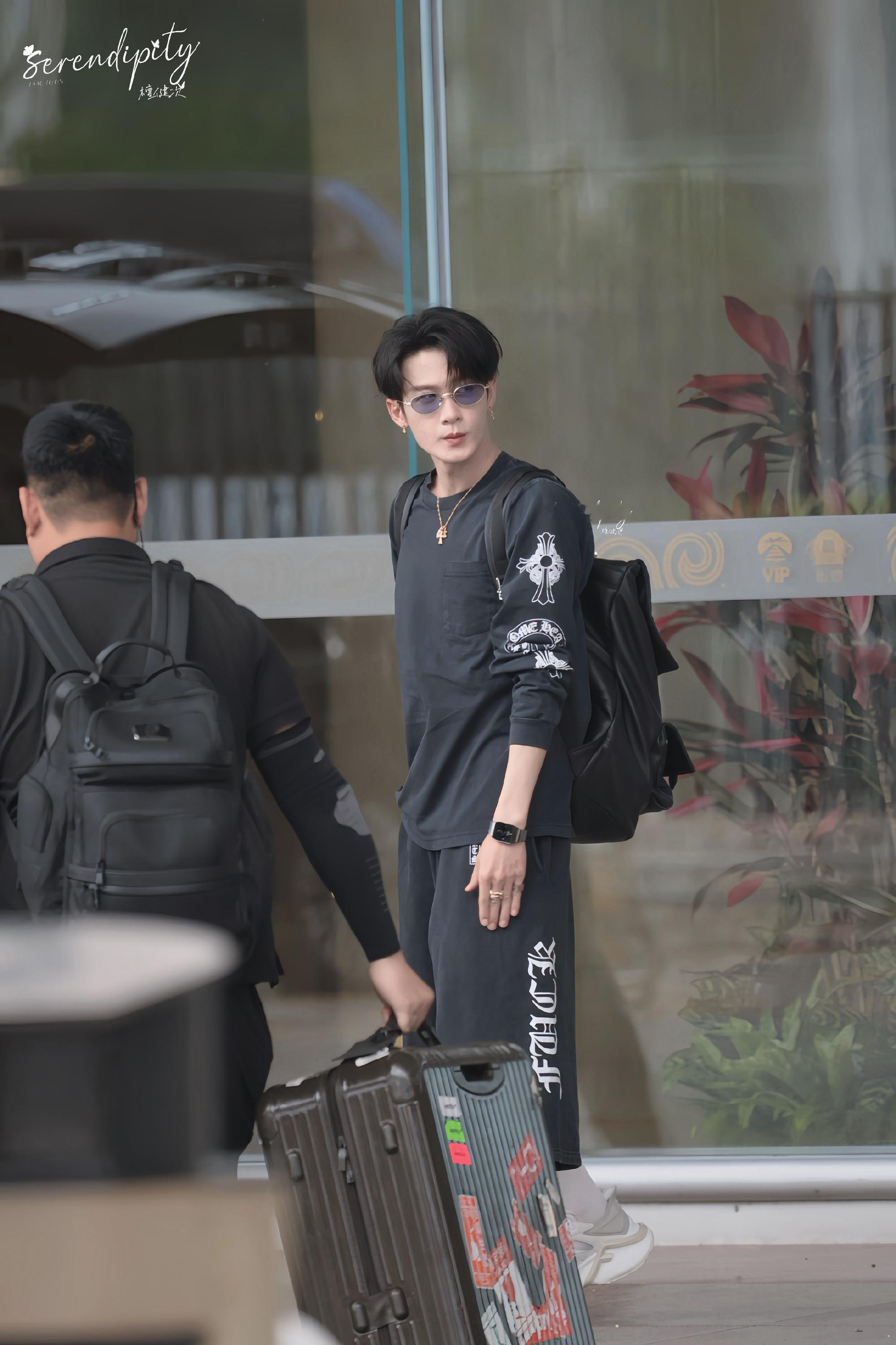 背着小书包 