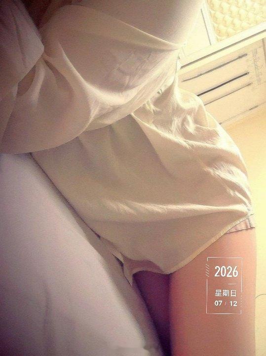 天热到丧失所有外出欲望，不想上班，不想外出，只想散热 