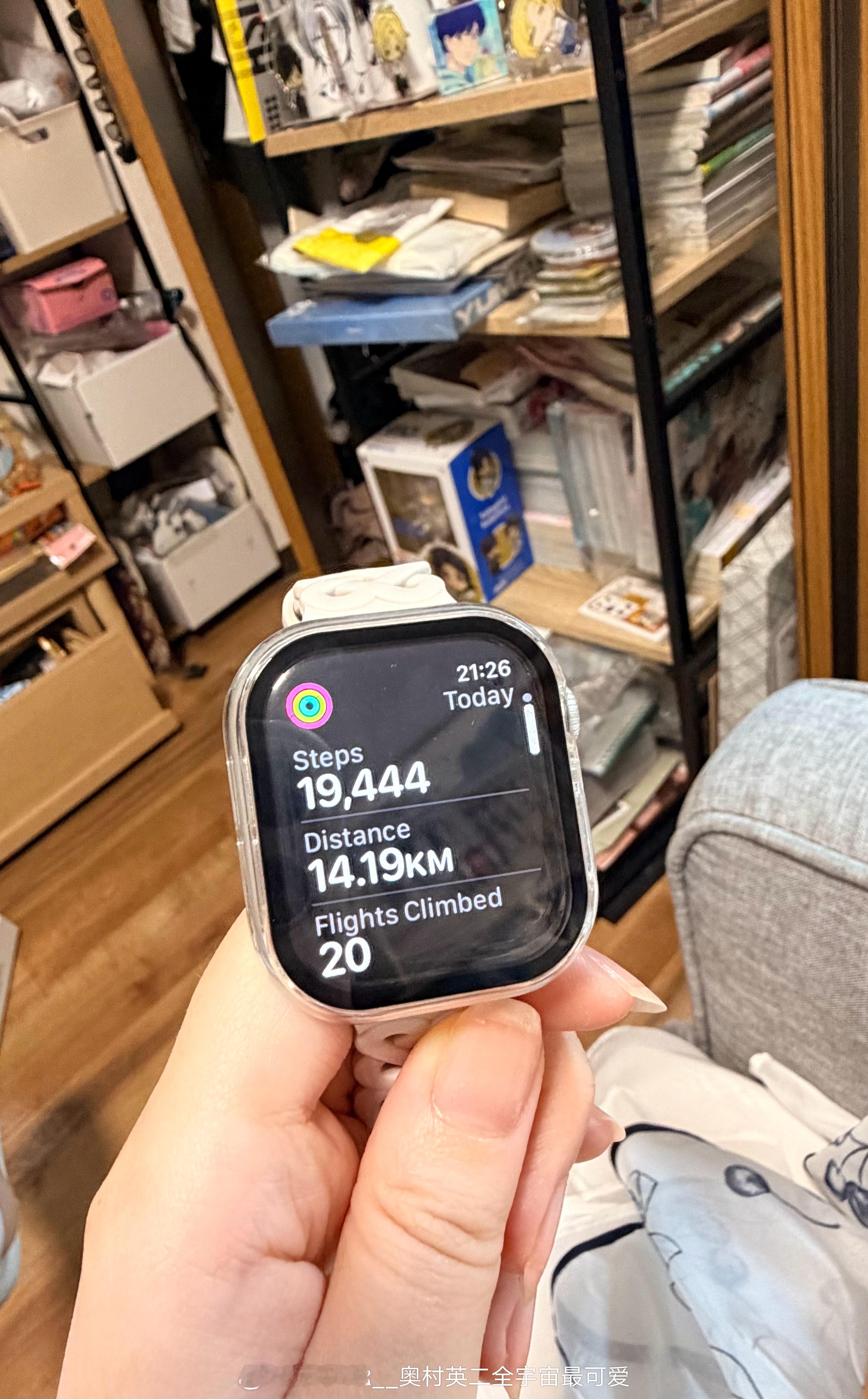 昨晚就睡了4个小时，早上6点起床去公司忙活动，结束后又奔去浅草看imai，背着重