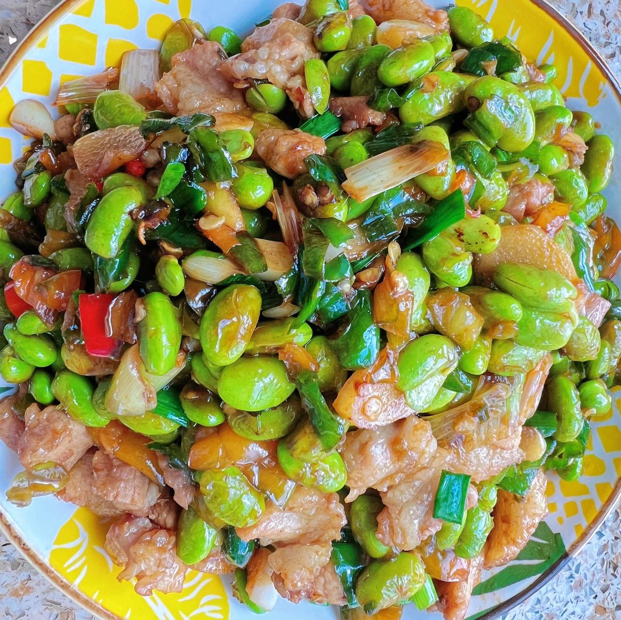 解锁毛豆新吃法，这不比凉拌毛豆还香啊！美味香辣，一勺毛豆一勺饭拌在一起吃，不要太