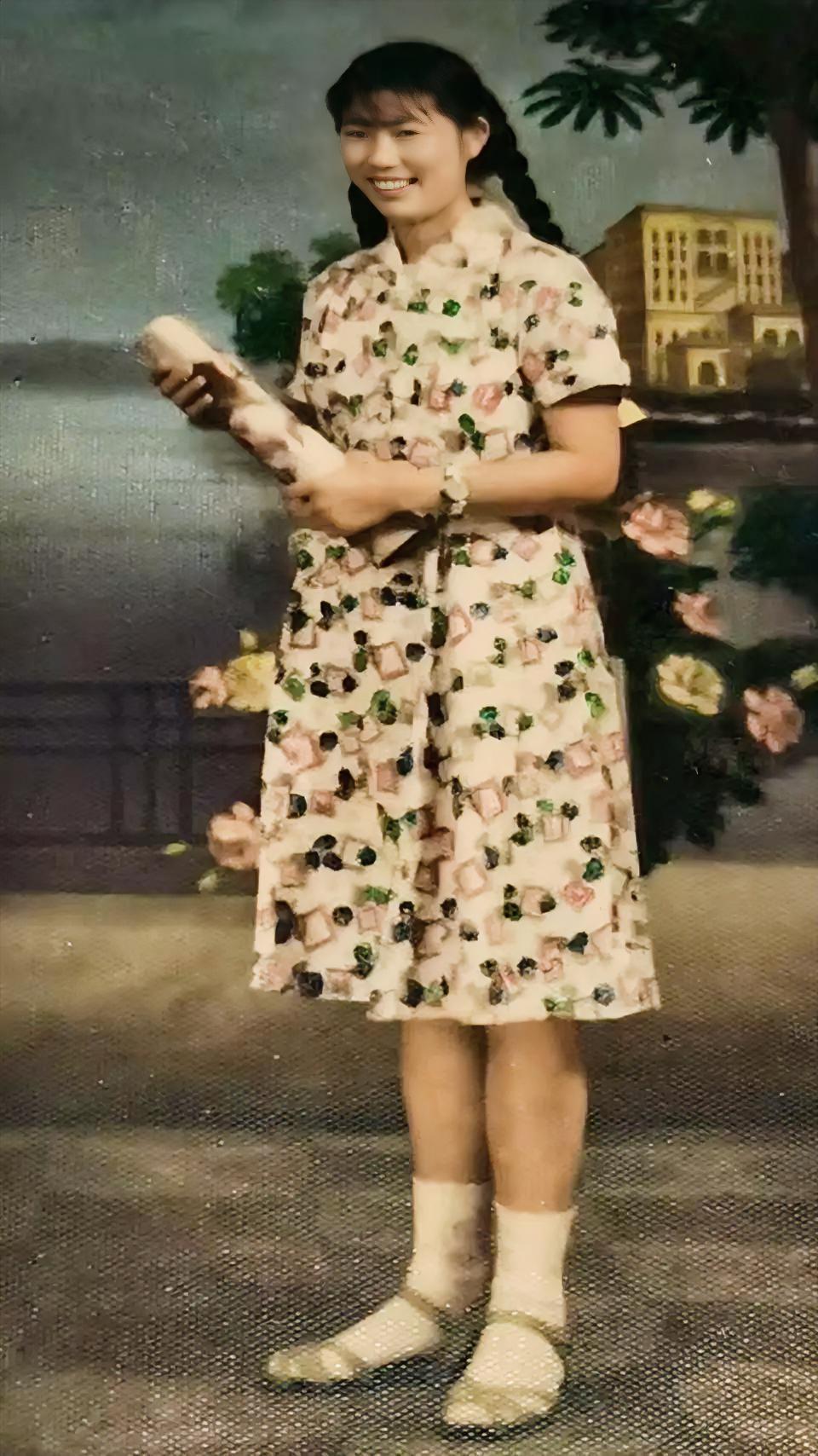 八十年代的女大学生有多么的稀缺?可以说是万里挑一。我们安师大称呼女生为宿舍为“熊