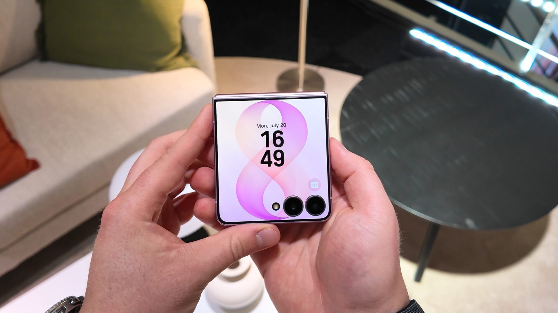 三星 Galaxy Z Flip8 今晚正式发布：Galaxy Z Flip8 