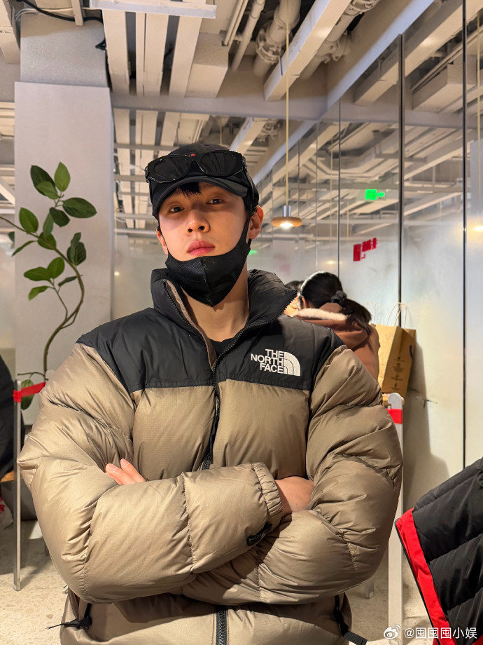 饭搭子视角的李昀锐 李昀锐饭搭子视角，这素颜状态，我给满分！李昀锐饭搭子视角