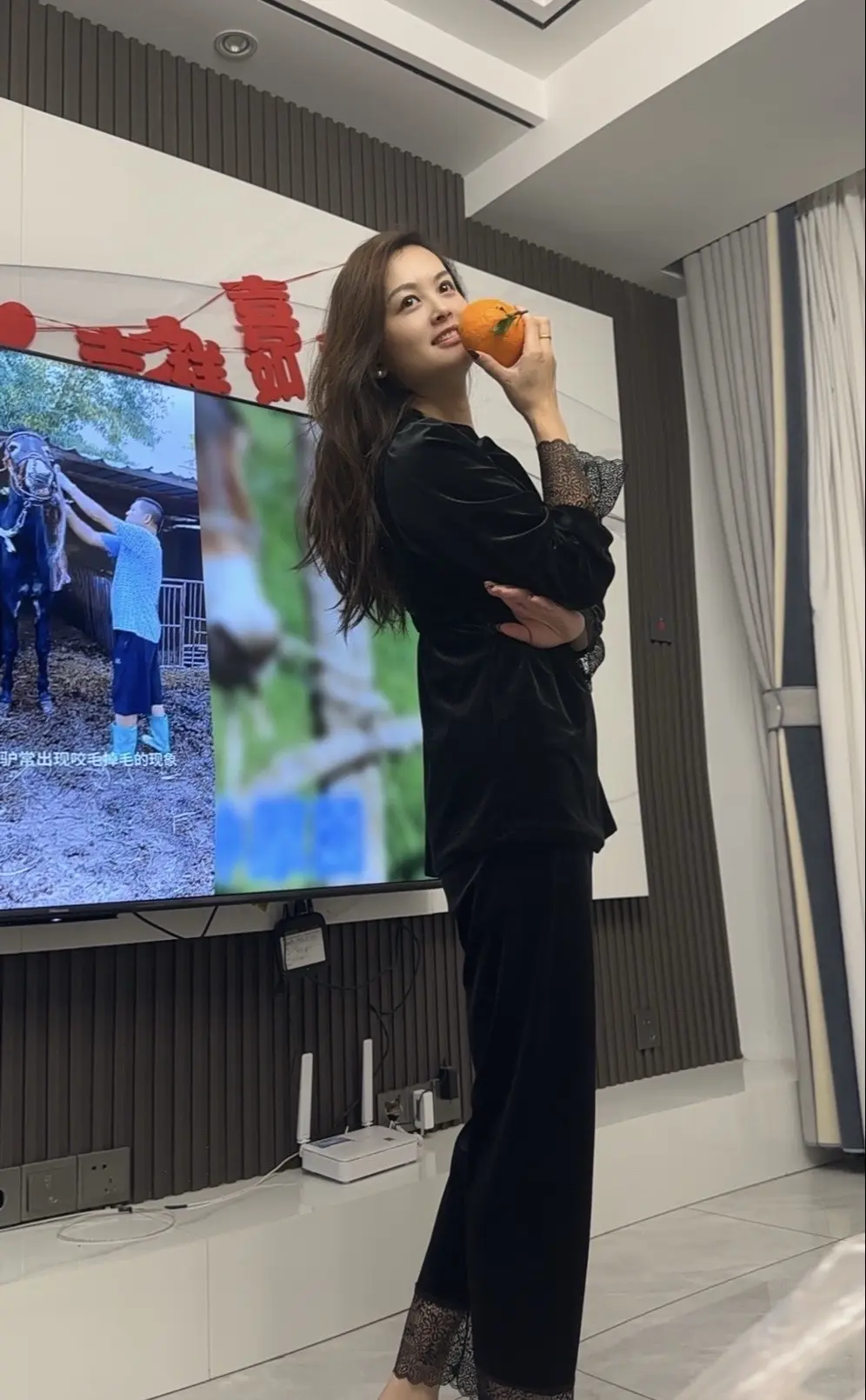 本是居家随意穿着睡衣的我，竟被老公抓拍出别样漂亮，爱都藏在镜头里啦！