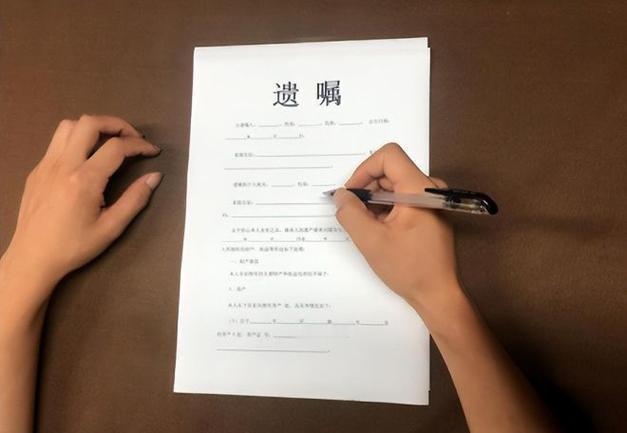 哥哥留下遗嘱全给弟弟，有签字有视频，最终判决却没有全部照办。

弟弟拿着哥哥生前