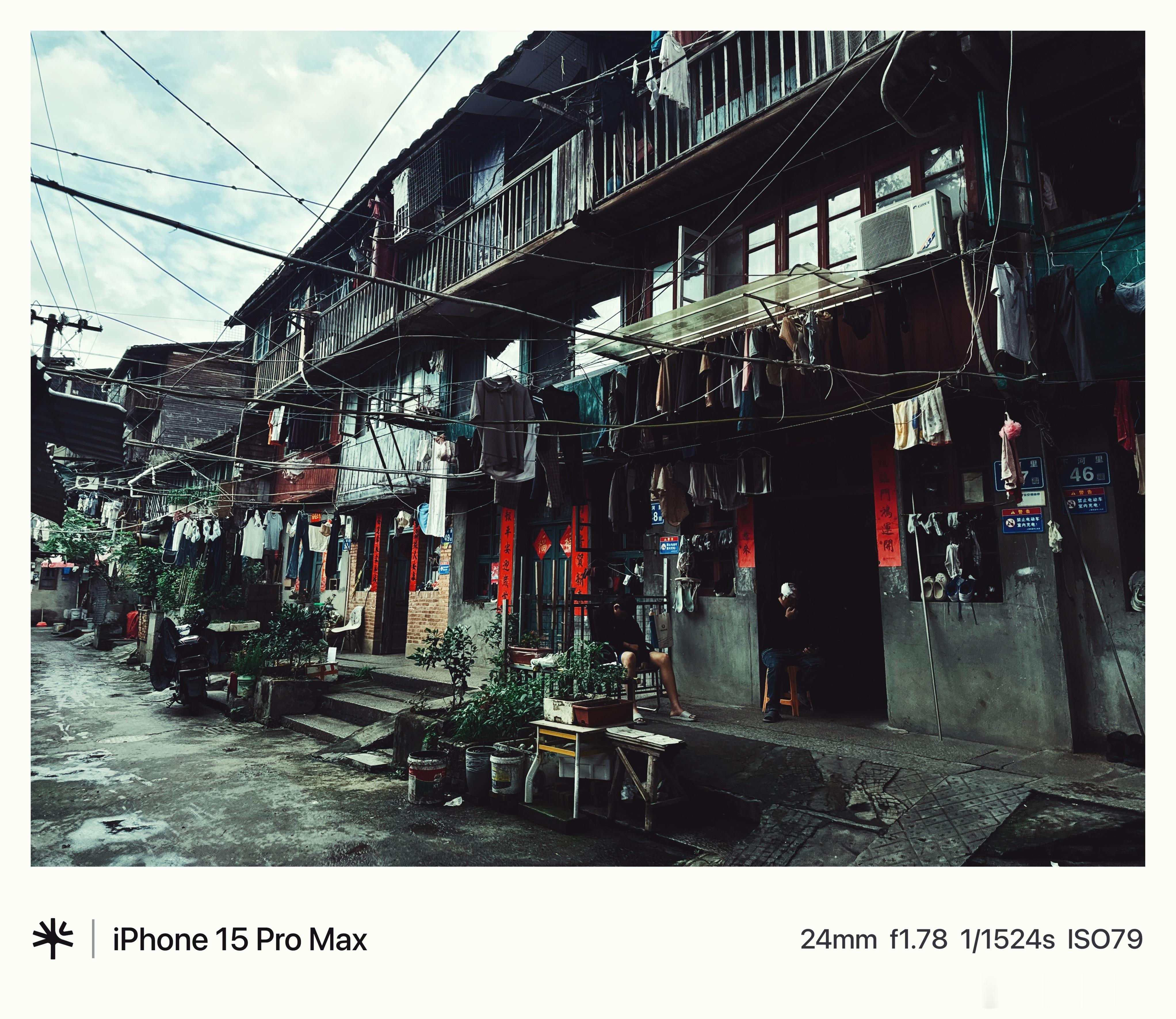 投行泰山的街拍 泰山儿时的幼儿园（福州市台江实验幼儿园），就藏在万妮达新歌MV《
