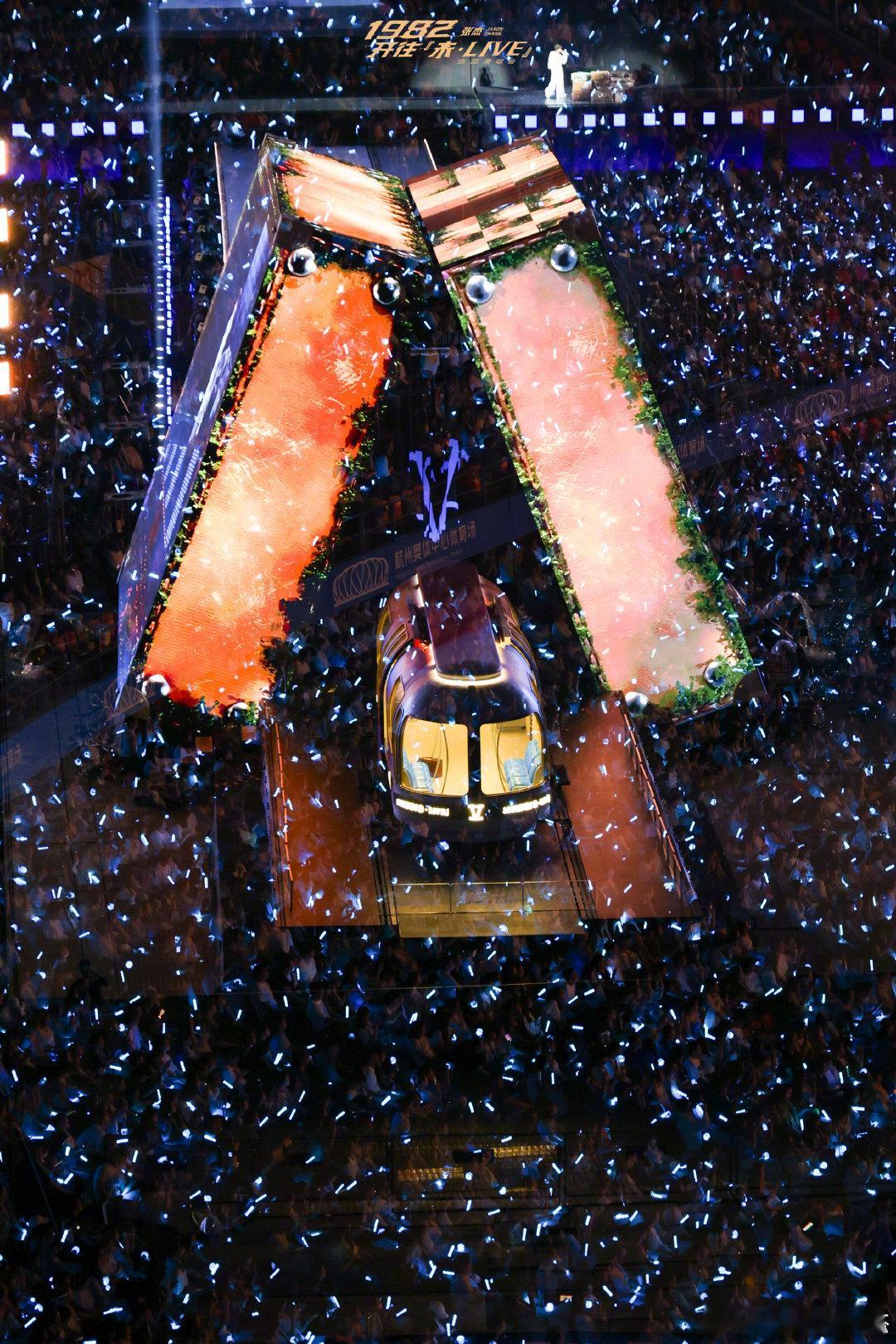 张杰演唱会舞台新技术 舞美实力肉眼可见！5145㎡巨幕搭配多屏联动，95米延伸台