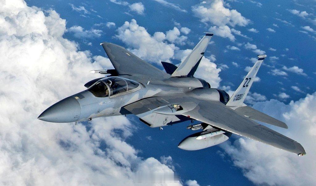 （突发消息）在与伊朗紧张局势加剧之际，美国正向约旦增派 12 架 F-15 战斗