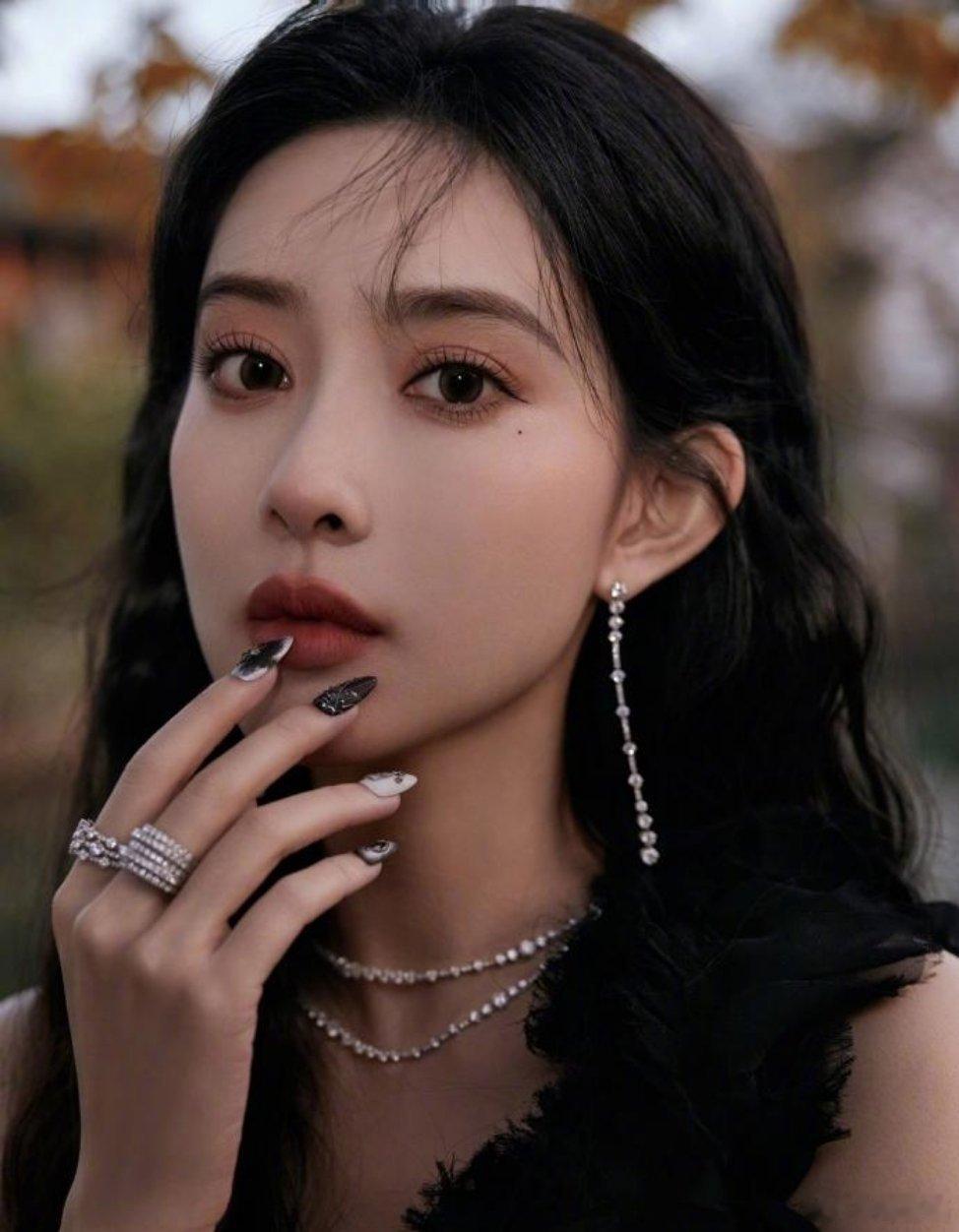 孟子义宣传张若昀电影，复制错文案后道歉，是笨蛋美女还是炒作？ ​​​