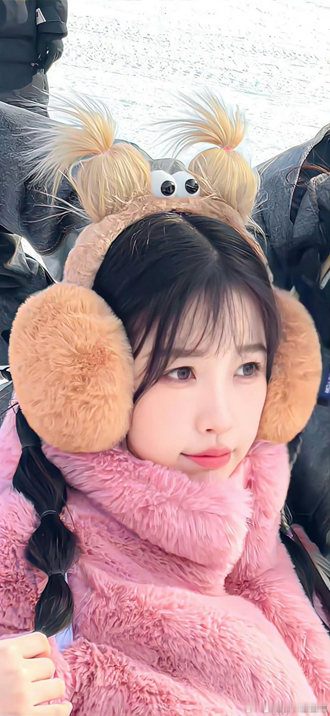【虞书欣】现在看🐟怎么看怎么喜欢啊！！！换个角度想她就不能是我女儿吗[悲伤][