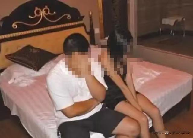 河北赞皇，有个40岁男子喝醉了，去KTV找个女服务说想要包夜，支付了5000元俩