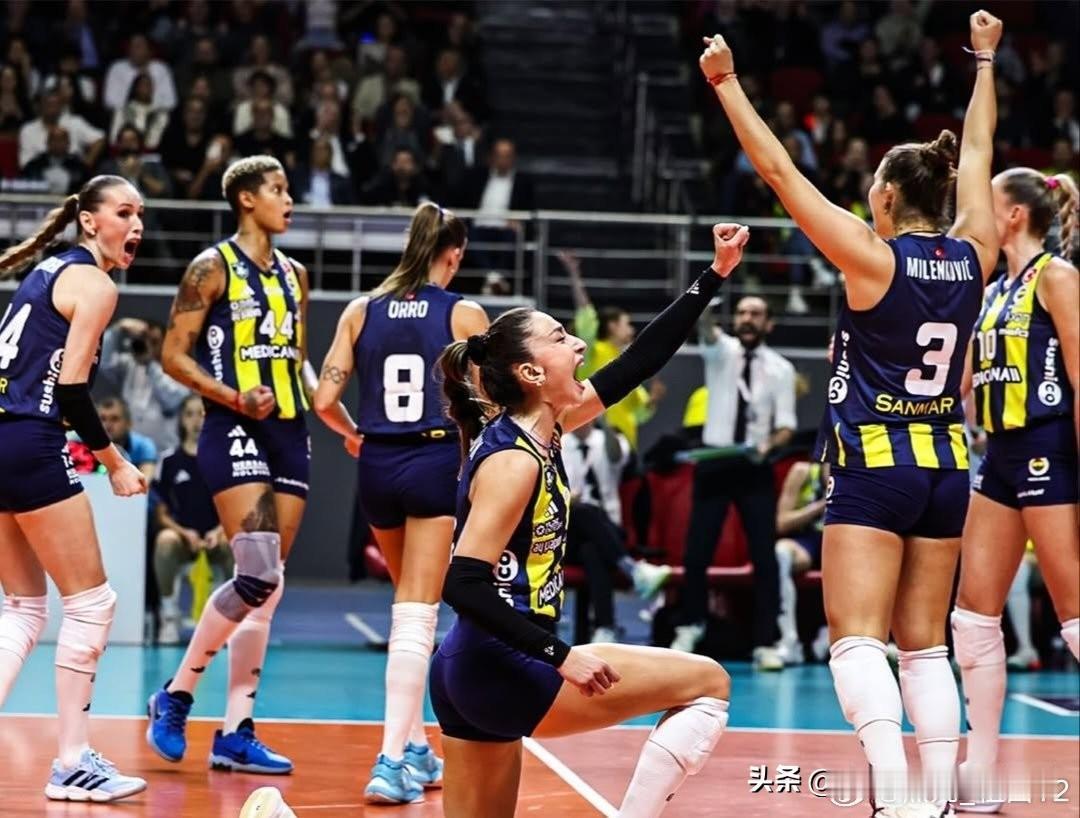 2025-2026赛季土耳其🇹🇷女排联赛常规赛第六轮，费内巴切3-2加拉塔萨