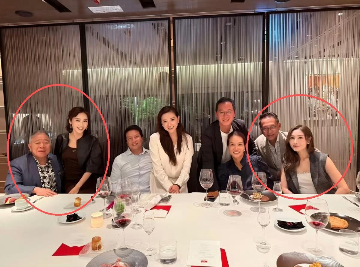 香港富豪圈聚会，李嘉欣和黎姿也只能靠边坐。黎姿2008年退出娱乐圈嫁给了“香港跛