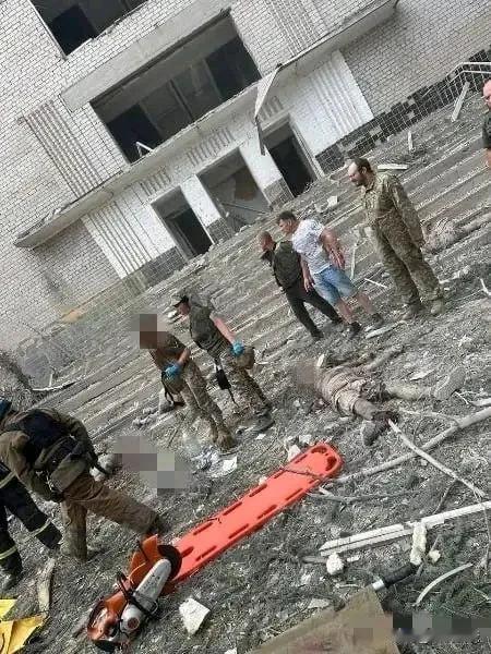 一发入魂！
当地时间9月3日，俄罗斯两枚伊斯坎德导弹精准命中乌克兰波尔塔瓦州的一