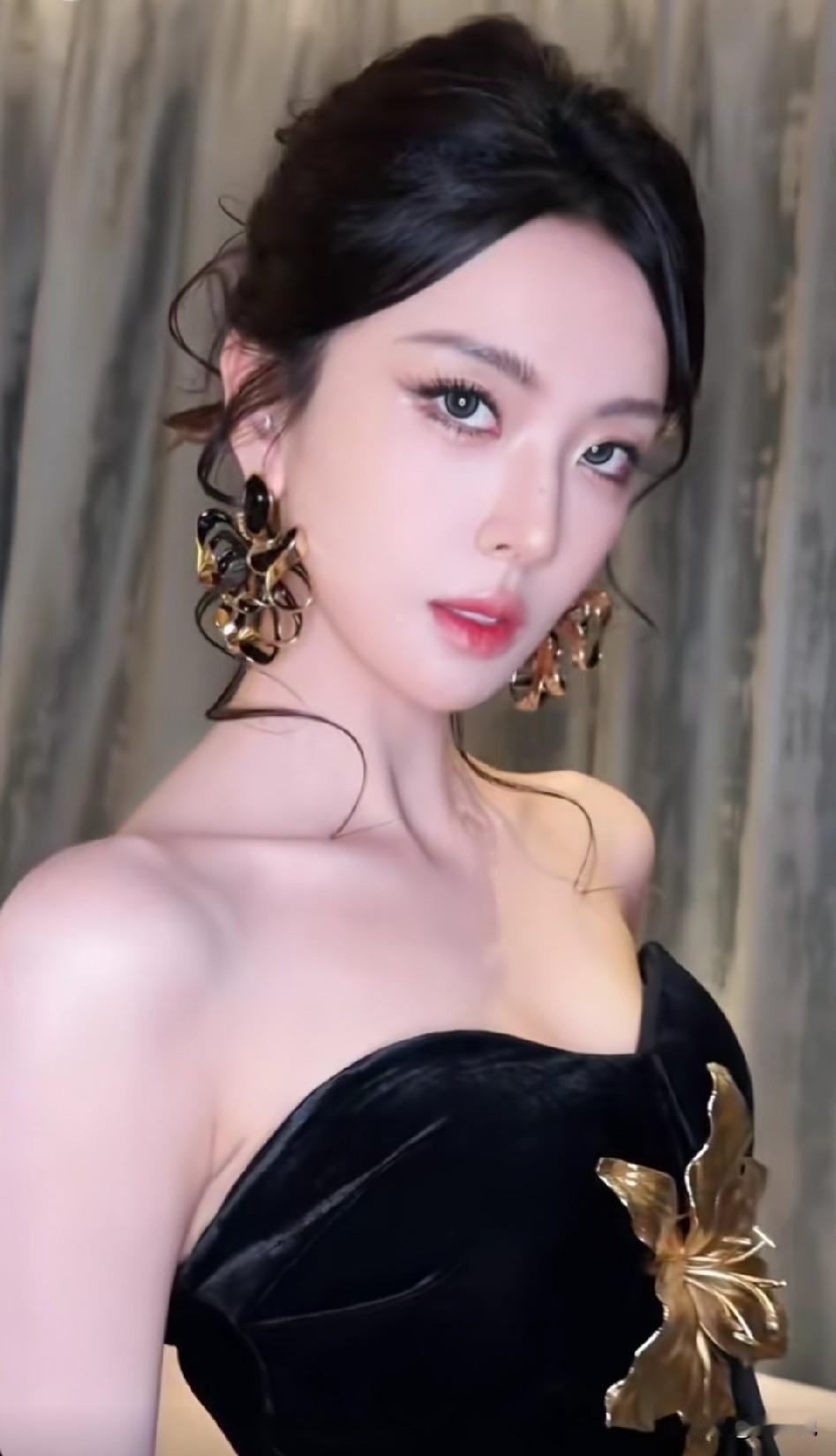 “贫贱夫妻百事哀”
 
不少人理解成：没钱的夫妻，日子处处都是悲哀。
原意：出自