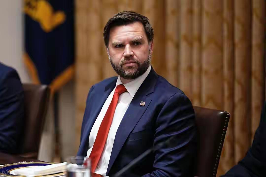 美国CNN7月26日消息说，副总统万斯、参谋长联席会议主席丹·凯恩上将等人，都在
