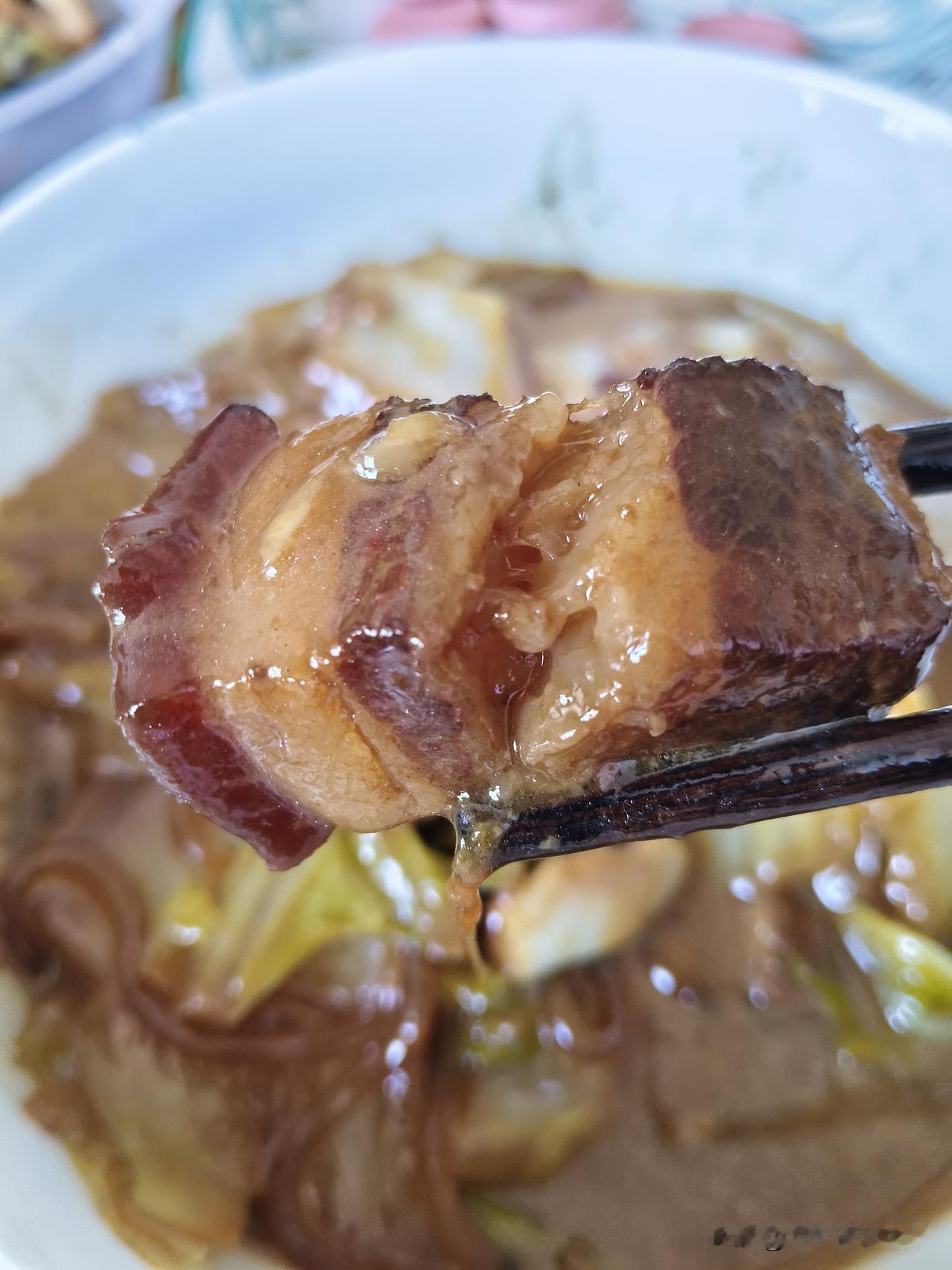 做红烧肉，在双汇买五花肉，13.8一斤，挺好的五花肉，普通猪肉还便宜。
前两天刷