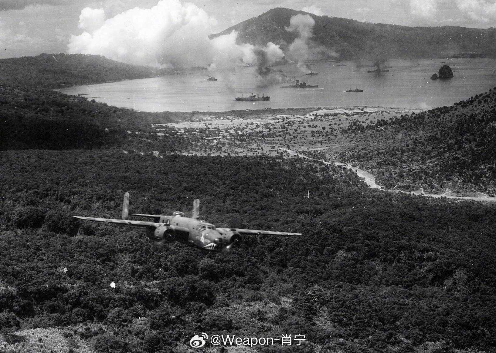 照片中的历史[超话] 1943年11月2日，美国陆军航空队B-25D米切尔轰炸机