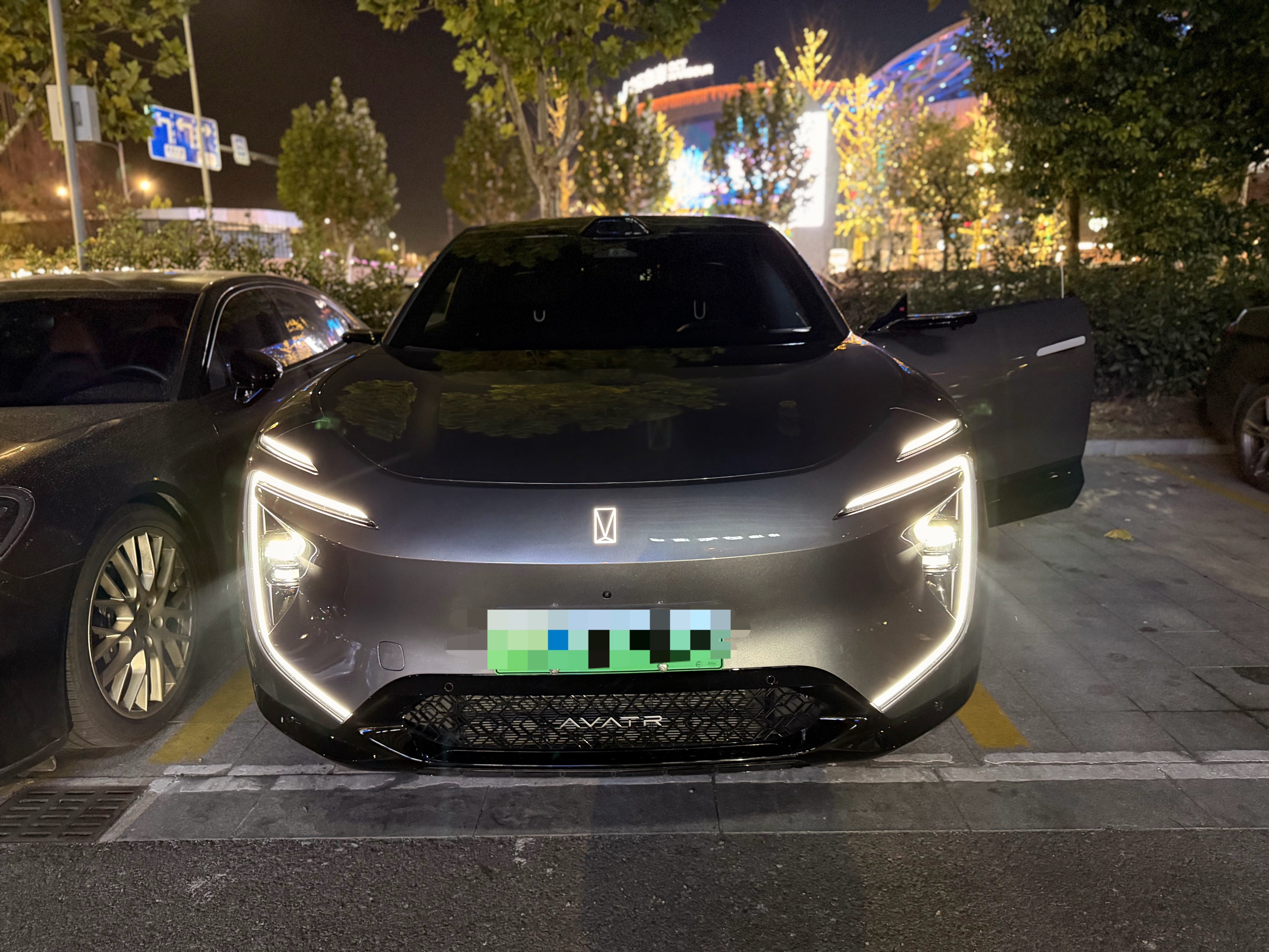 开阿维塔07来宁波找玩，一路开驾驶辅助来的，直到最后进入酒店园区车自己找位置停好