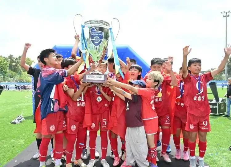 中国足球夺冠了。这次真不是段子。2026年罗马U12“小世界杯”，汇聚英超、意甲