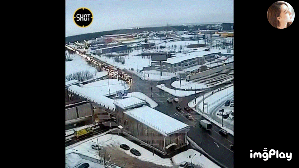 昨天，莫斯科地区遭到乌军无人机轰炸。

乌克兰发布消息称，乌军远程无人机突破了俄