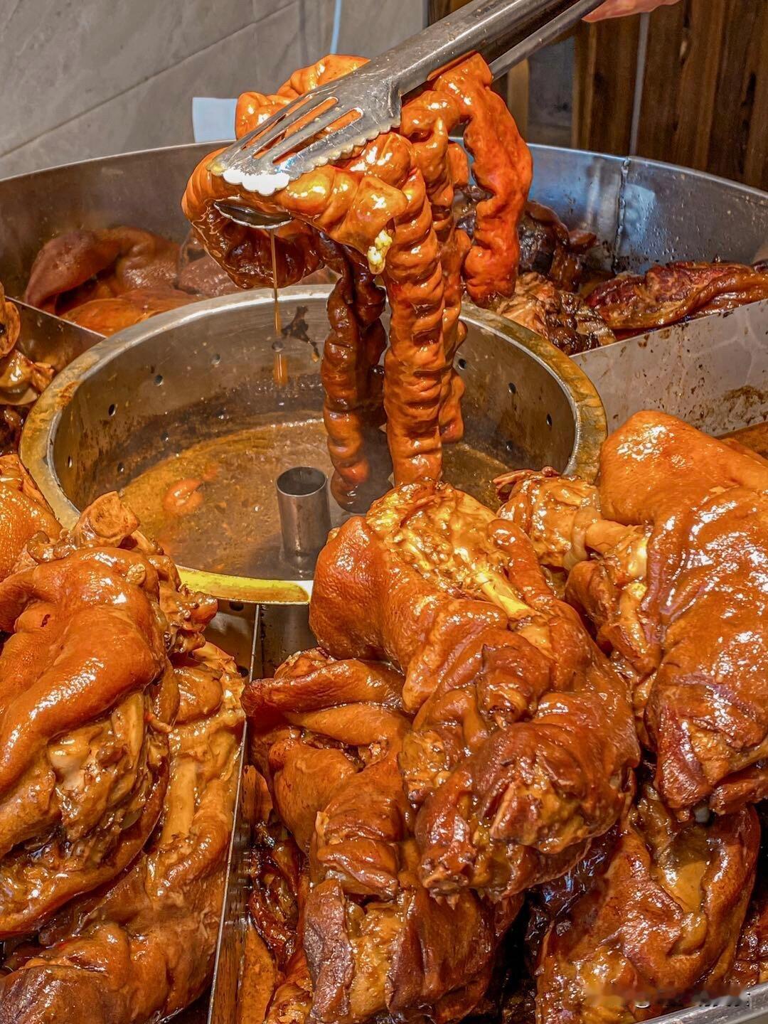 外卖商家太吃亏，根本不挣钱。
我弟前段时间刚把凉皮店铺转让掉，又开了一家卤肉店，
