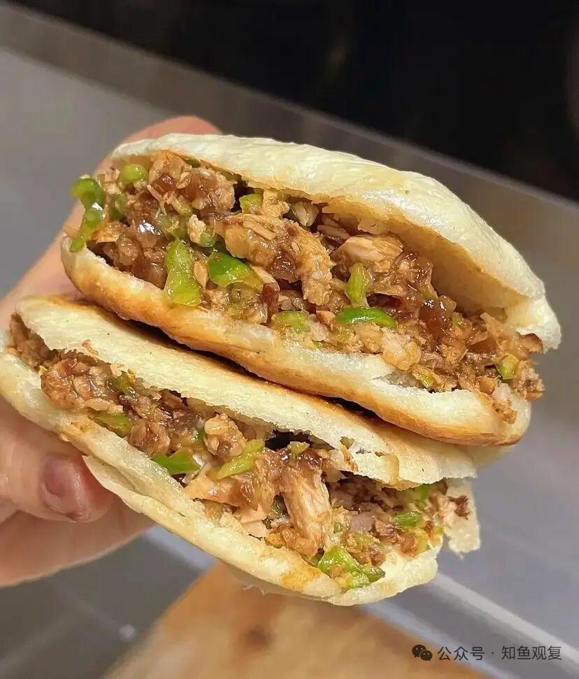 明明是“馍夹肉”，为什么偏偏叫“肉夹馍”？

肉眼可见是馍裹着肉，名字却叫“肉夹