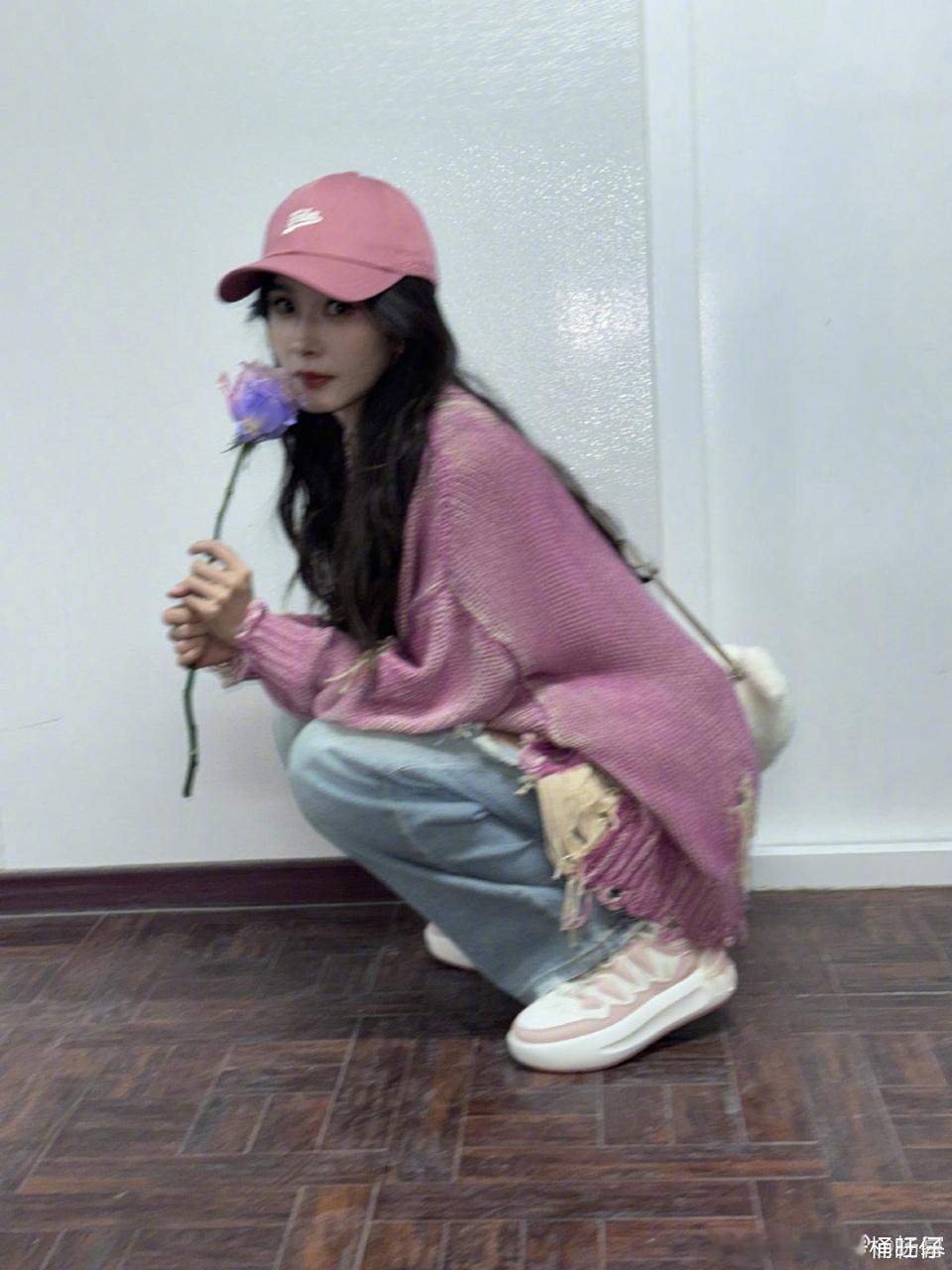 娱乐[超话]杨幂打卡下班 大幂幂也来打卡下班啦，下班四宫格，好美！杨幂下班打卡p