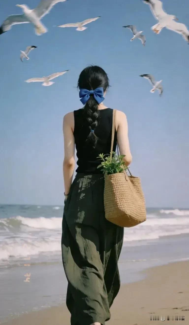 资深心理咨询师说：

“看懂一个女人，不是看她在爱你时有多温柔，而是看她离开你时