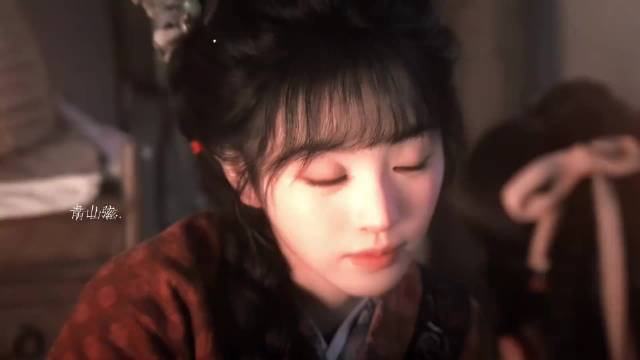 #逐玉嫁金钗出片式拍法#田曦薇这组逐玉画面氛围感直接拉满，暖光小屋配上温柔互动，每一帧都像精心拍好的