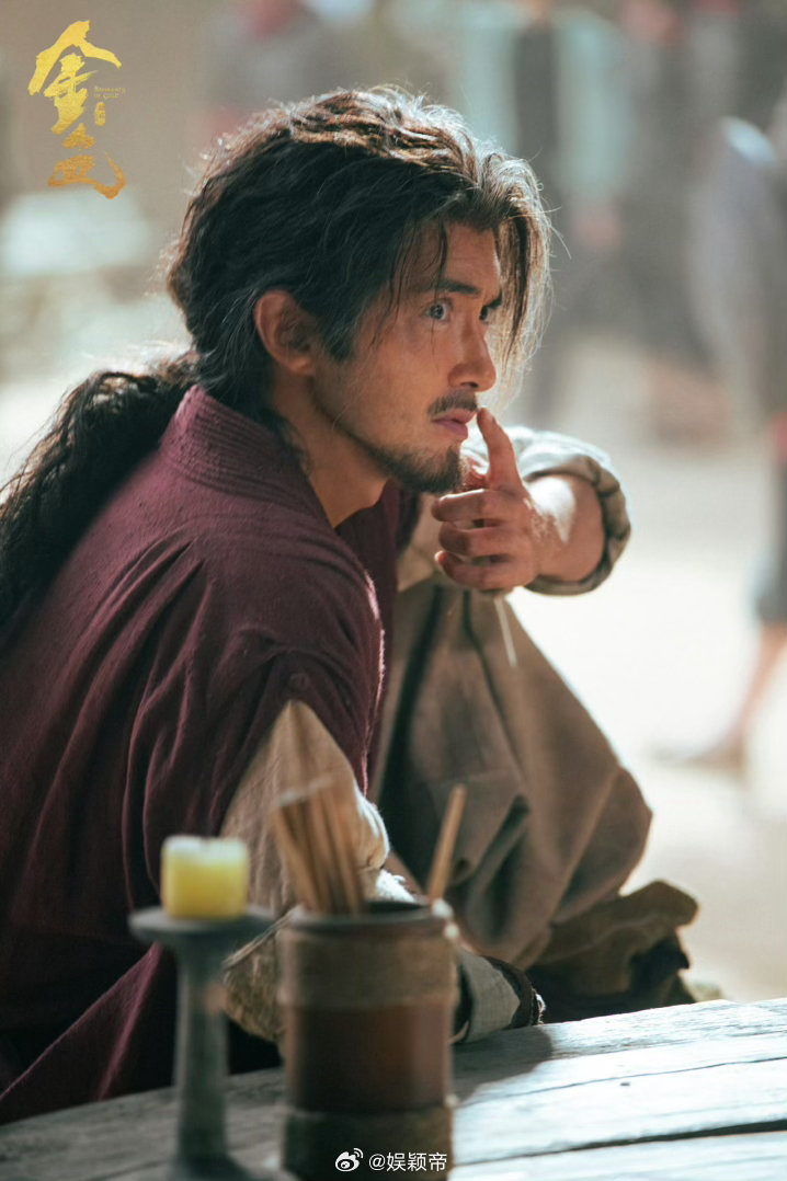 金色班查结局 班查最后那个背影太戳人了，中毒坠马还要把承诺交代清楚。导演没拍他闭