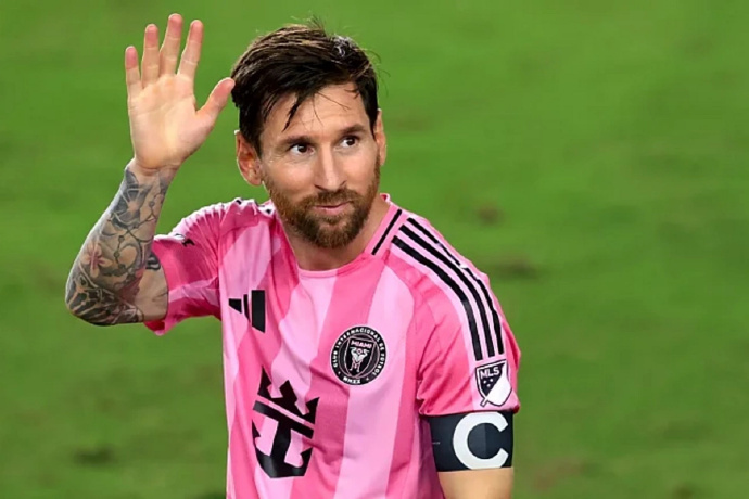 梅西说踢球从不在乎纪录 近期梅西接受采访，被问及职业生涯最辉煌的一年，梅西表示：