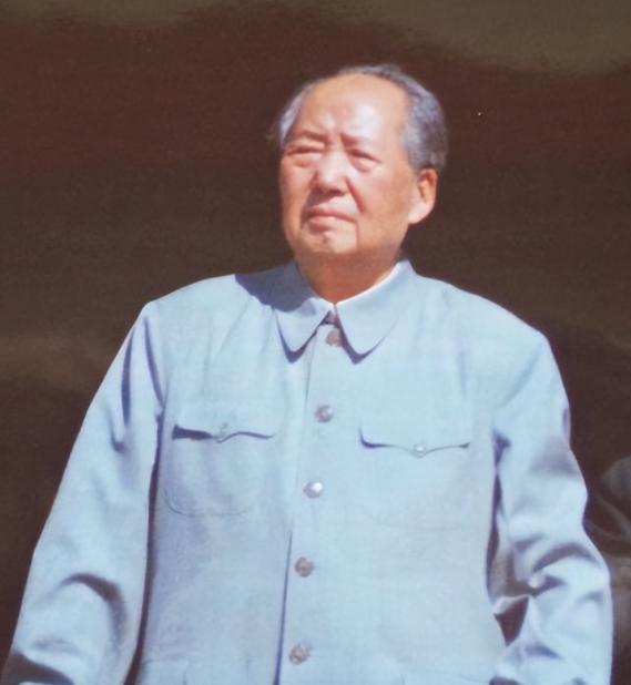 1941年，苏联腹背受敌，斯大林不顾面子，先后6次请求毛主席派兵支援，都被毛主席