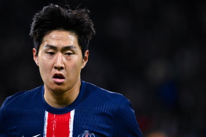 7月2日讯 据记者Ruiz Antonito报道称，马竞同时谈判引进李刚仁和尤尔