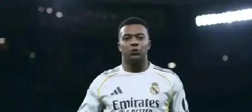 皇马全主力以逸待劳，巴萨刚血战120分钟。
今晚的国家德比，天平在开场前就已经倾