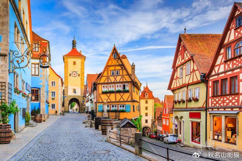 最疯狂“接送”！德国15岁少年偷开公交车130公里，只为送女友上学海外新鲜事 德